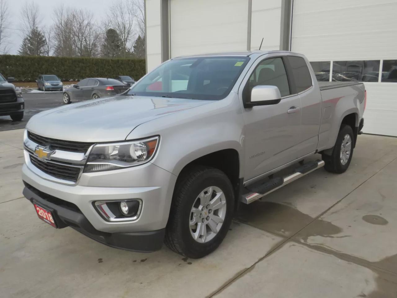 2018 Chevrolet Colorado 2WD LT (**RARE!!**VERY LOW KM!!**SAFETY/CERTIFIED!!**TRAILER HITCH**RUNNING BOARDS**TONNEAU COVER**REMOTE START**FOG LIGHTS**DIGITAL TOUCHSCREEN**REVERSE CAMERA**LEATHER WRAPPED STEERING WHEEL**USB**CRUISE CONTROL**BLUETOOTH**) Photo