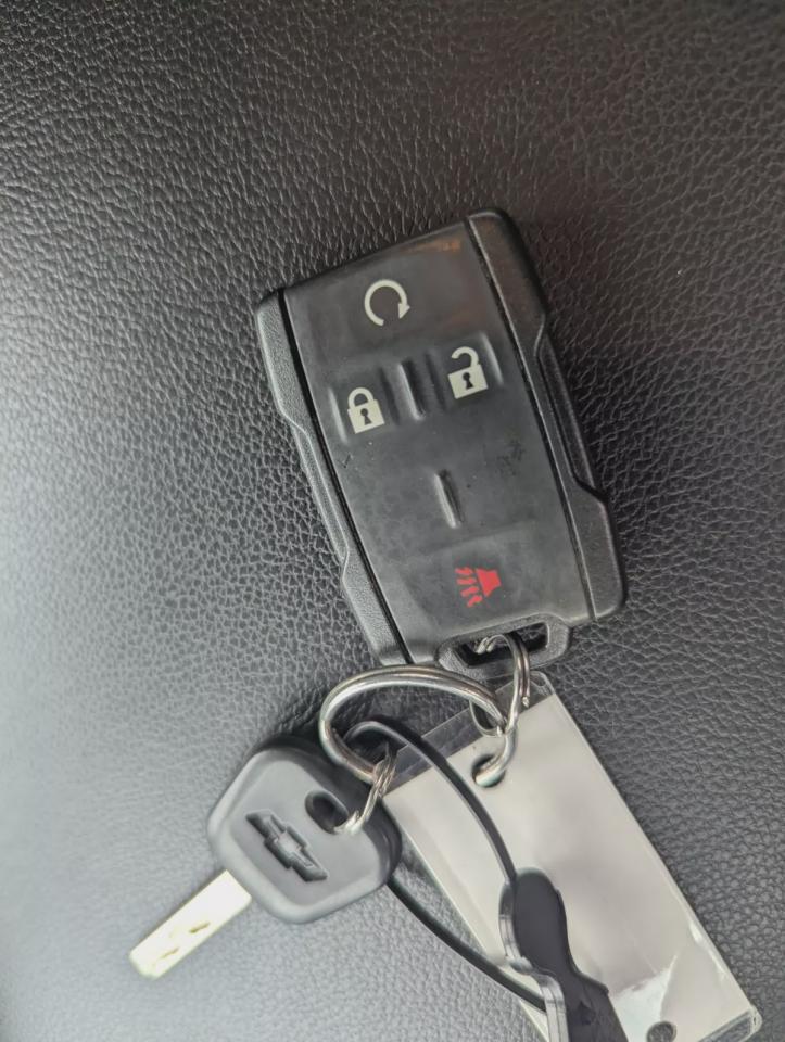 2018 Chevrolet Colorado 2WD LT (**RARE!!**VERY LOW KM!!**SAFETY/CERTIFIED!!**TRAILER HITCH**RUNNING BOARDS**TONNEAU COVER**REMOTE START**FOG LIGHTS**DIGITAL TOUCHSCREEN**REVERSE CAMERA**LEATHER WRAPPED STEERING WHEEL**USB**CRUISE CONTROL**BLUETOOTH**) Photo