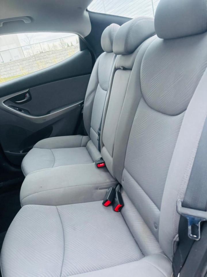 2013 Hyundai Elantra 5dr Photo