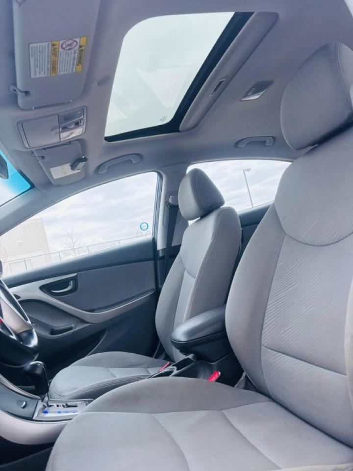 2013 Hyundai Elantra 5dr Photo