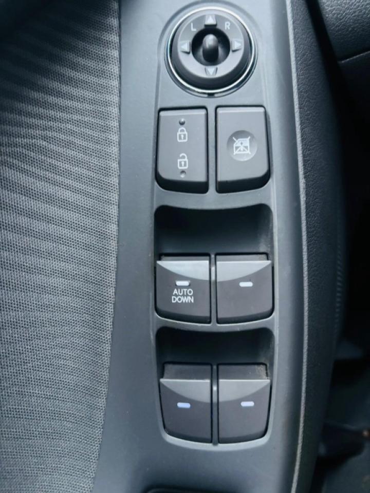 2013 Hyundai Elantra 5dr Photo