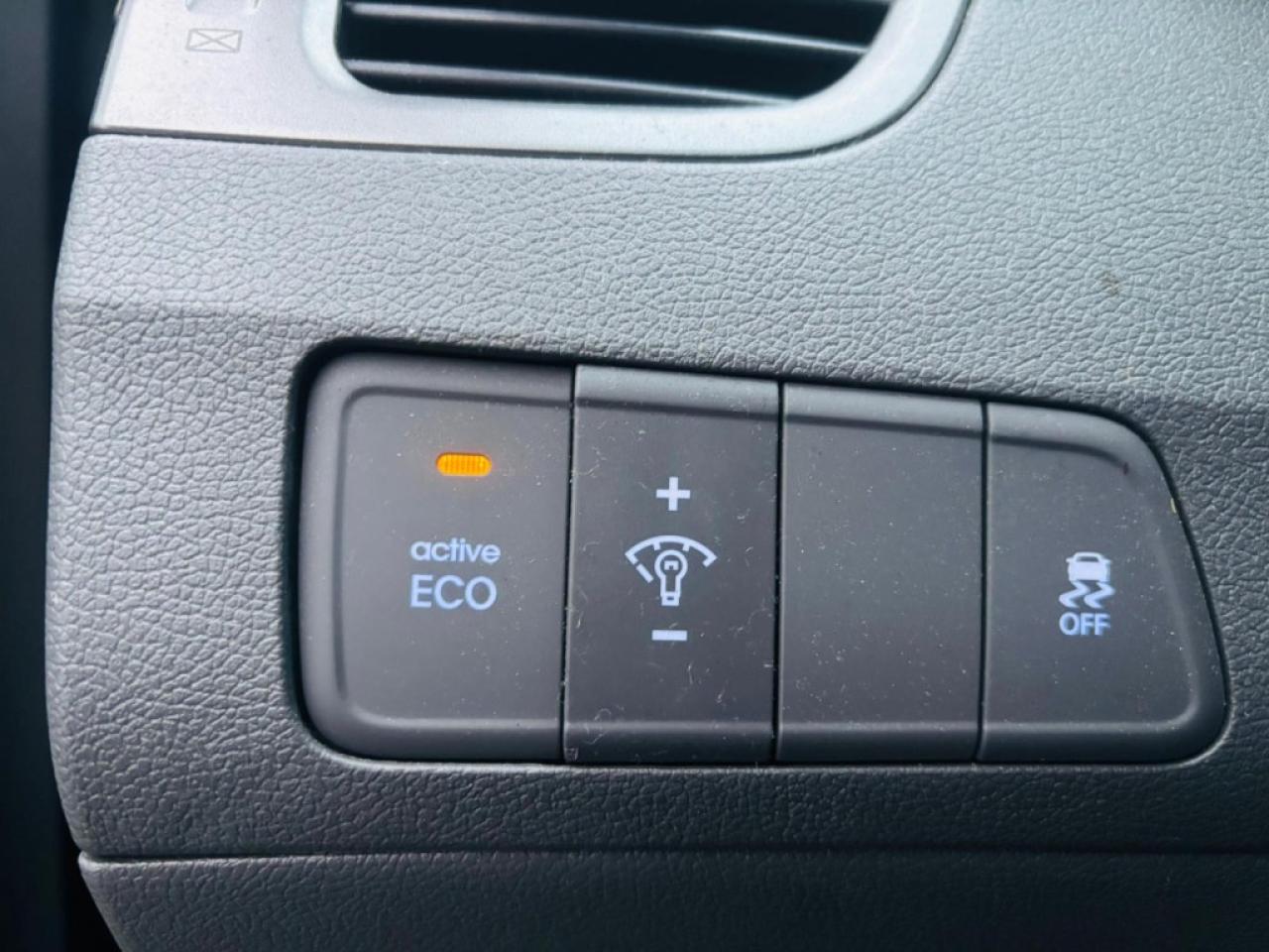 2013 Hyundai Elantra 5dr Photo