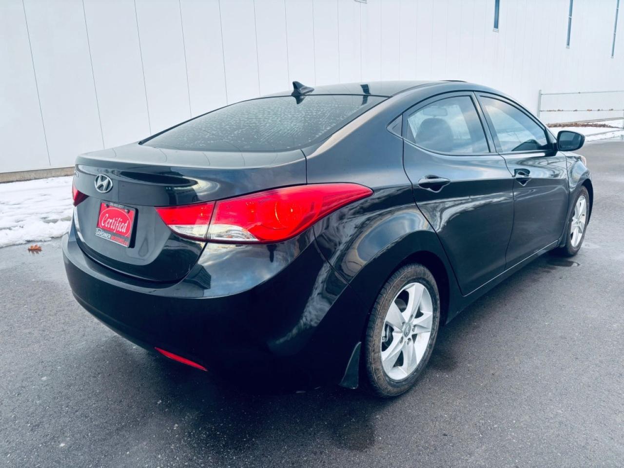 2013 Hyundai Elantra SE 2dr Coupe Automatic Photo