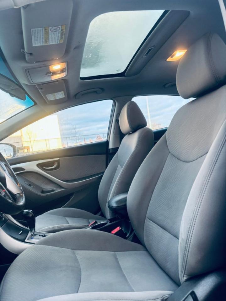 2013 Hyundai Elantra SE 2dr Coupe Automatic Photo