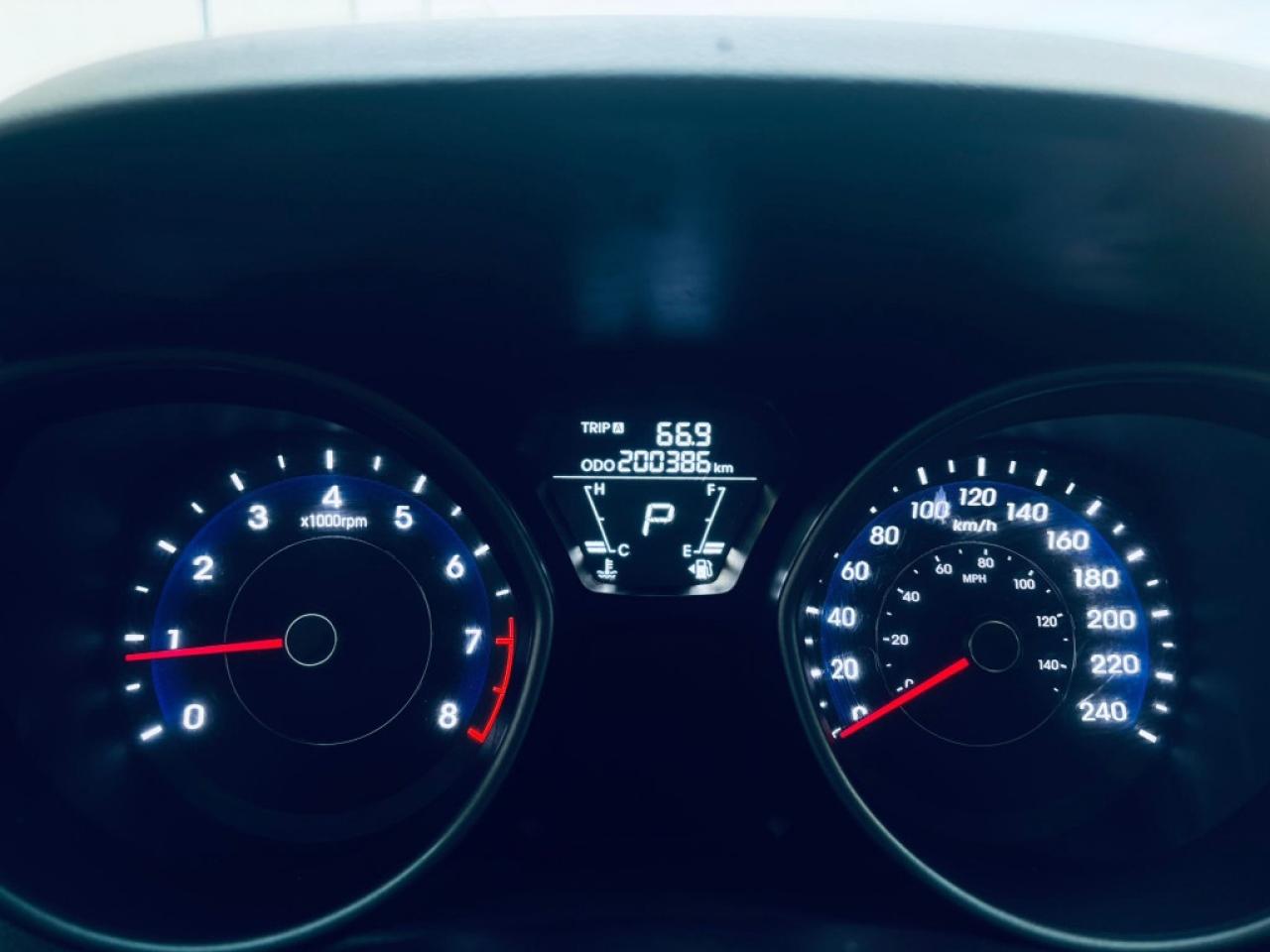 2013 Hyundai Elantra SE 2dr Coupe Automatic Photo