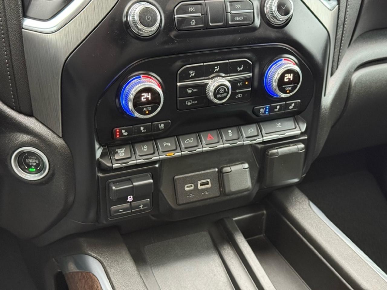 2023 GMC Sierra 3500 HD Denali  - Cooled Seats Photo