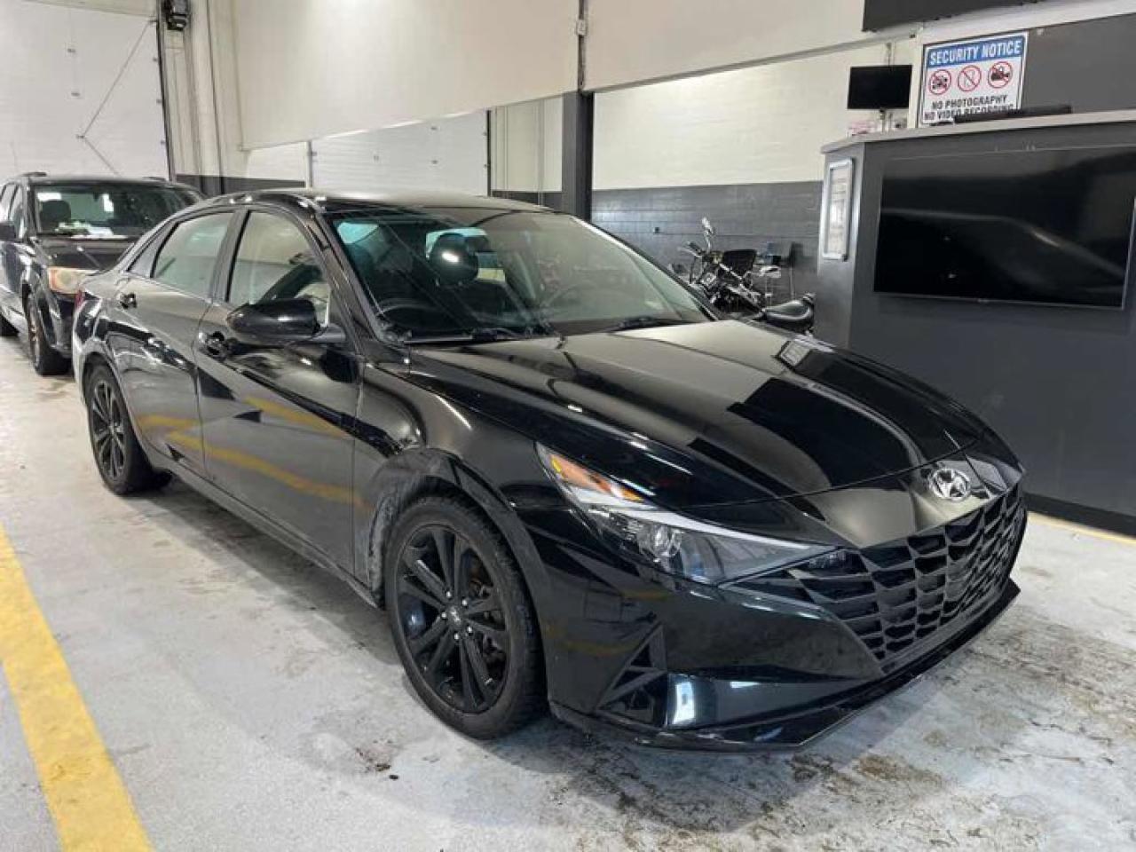 2022 Hyundai Elantra Essential | 6-Speed Manual | Carplay and Android Auto | Heated Seats | Alloy Wheels | and More ! Photo0