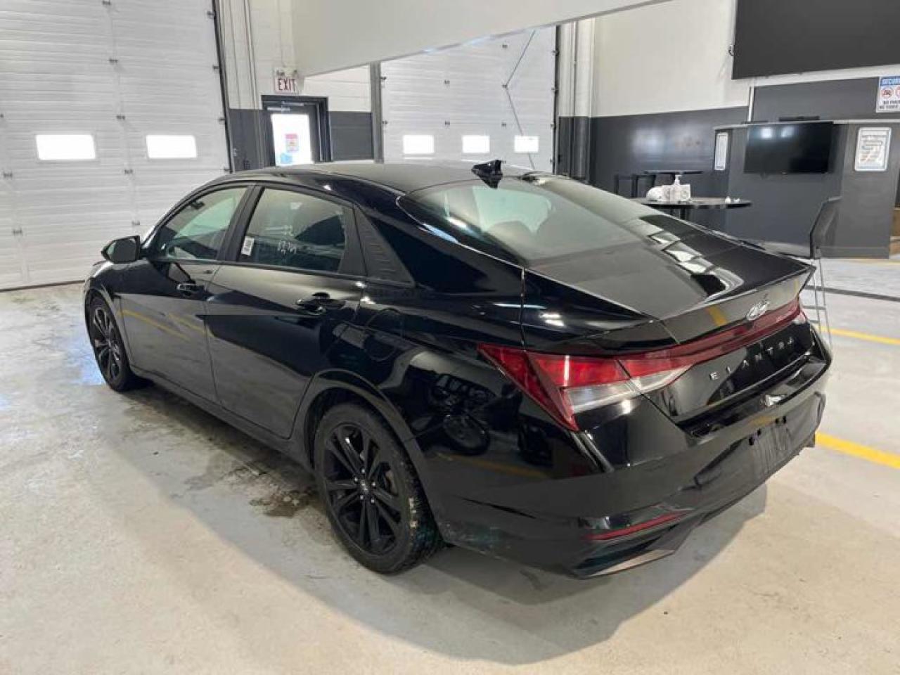 2022 Hyundai Elantra Essential | 6-Speed Manual | Carplay and Android Auto | Heated Seats | Alloy Wheels | and More ! Photo