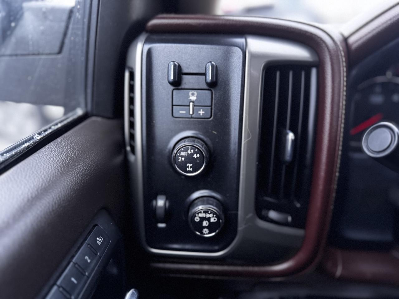 2014 Chevrolet Silverado 1500 High Country Photo