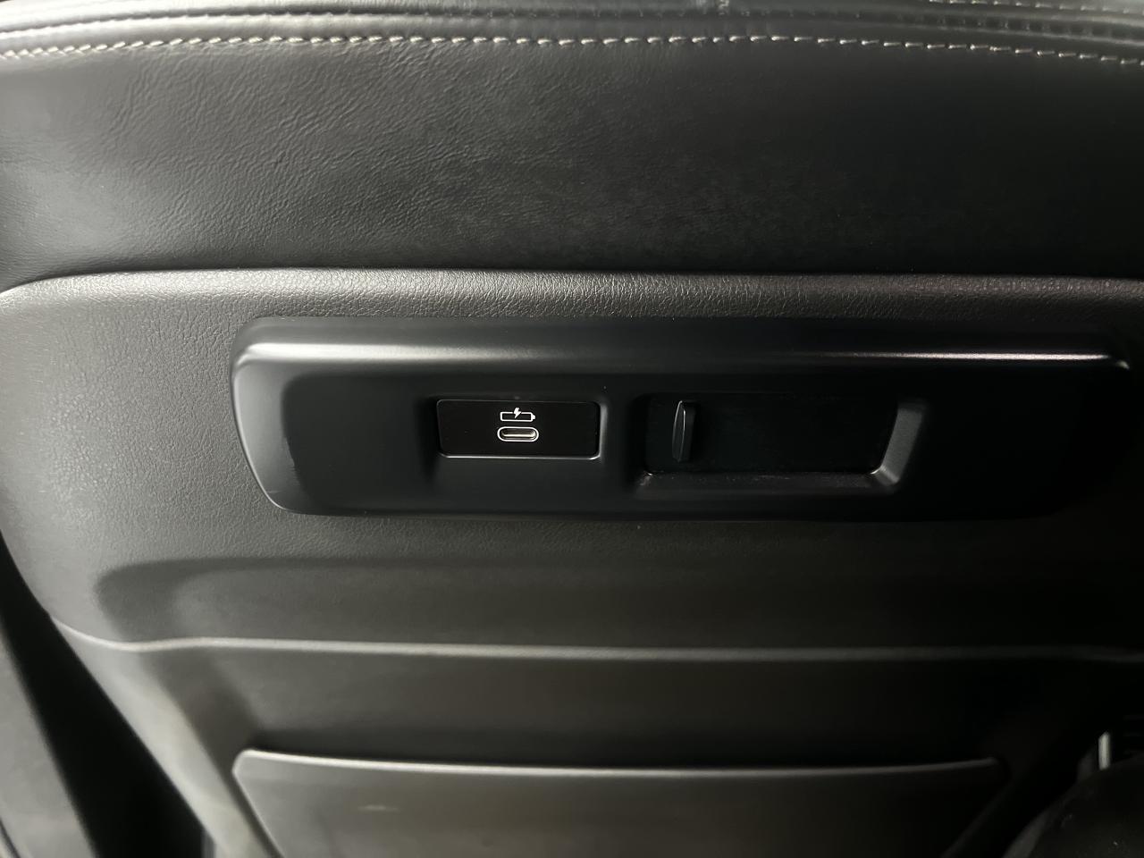 2022 BMW X6 xDrive40i | Vermilion Edition | M-Sport | One Owne Photo