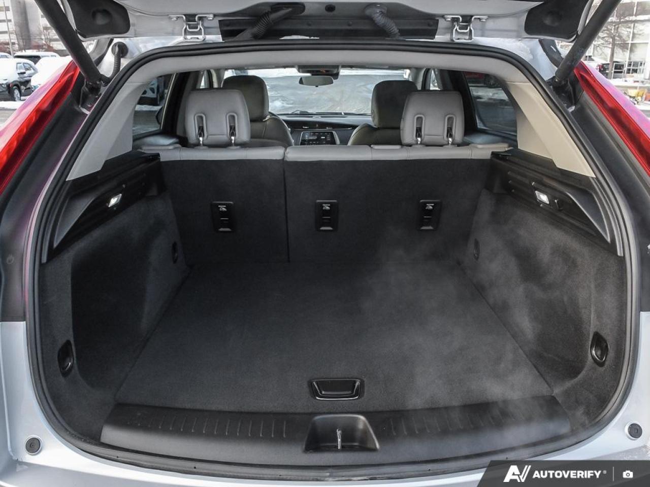 2022 Cadillac XT4 Luxury AWD  LUXURY, AWD, LEATHER, LOW KM Photo