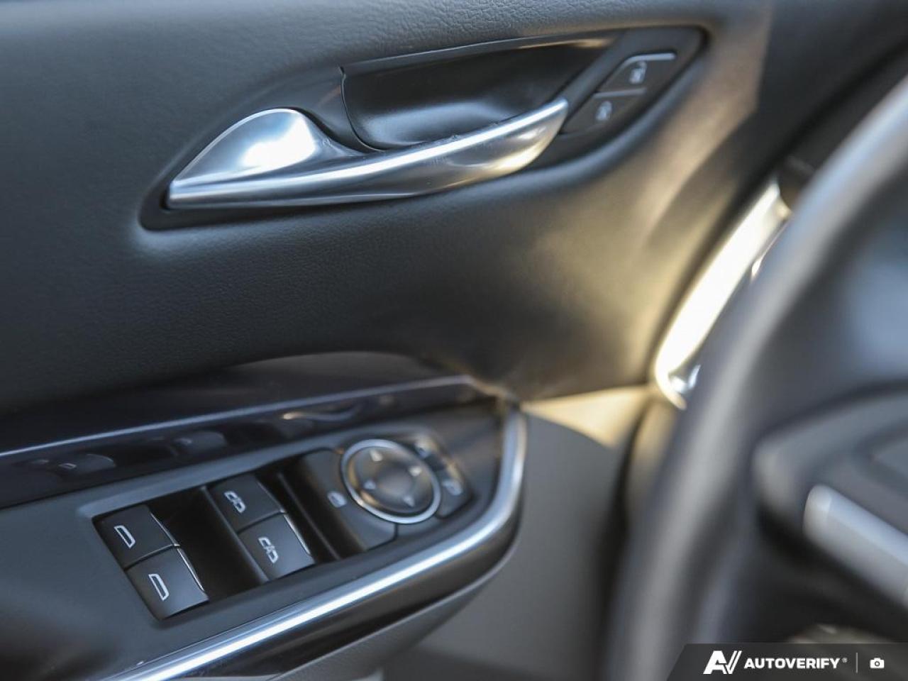 2022 Cadillac XT4 Luxury AWD  LUXURY, AWD, LEATHER, LOW KM Photo