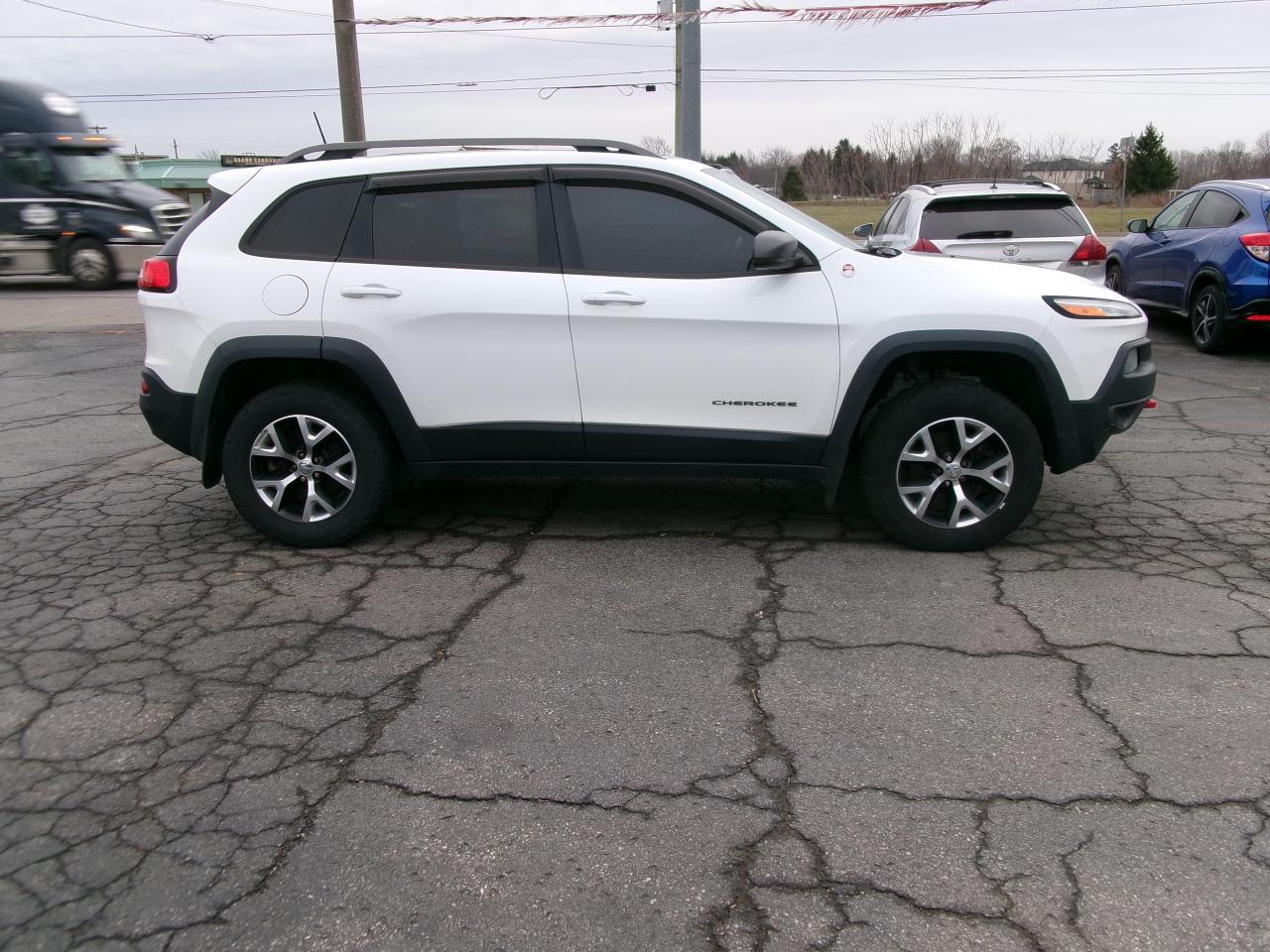 2016 Jeep Cherokee Trailhawk - Photo #1