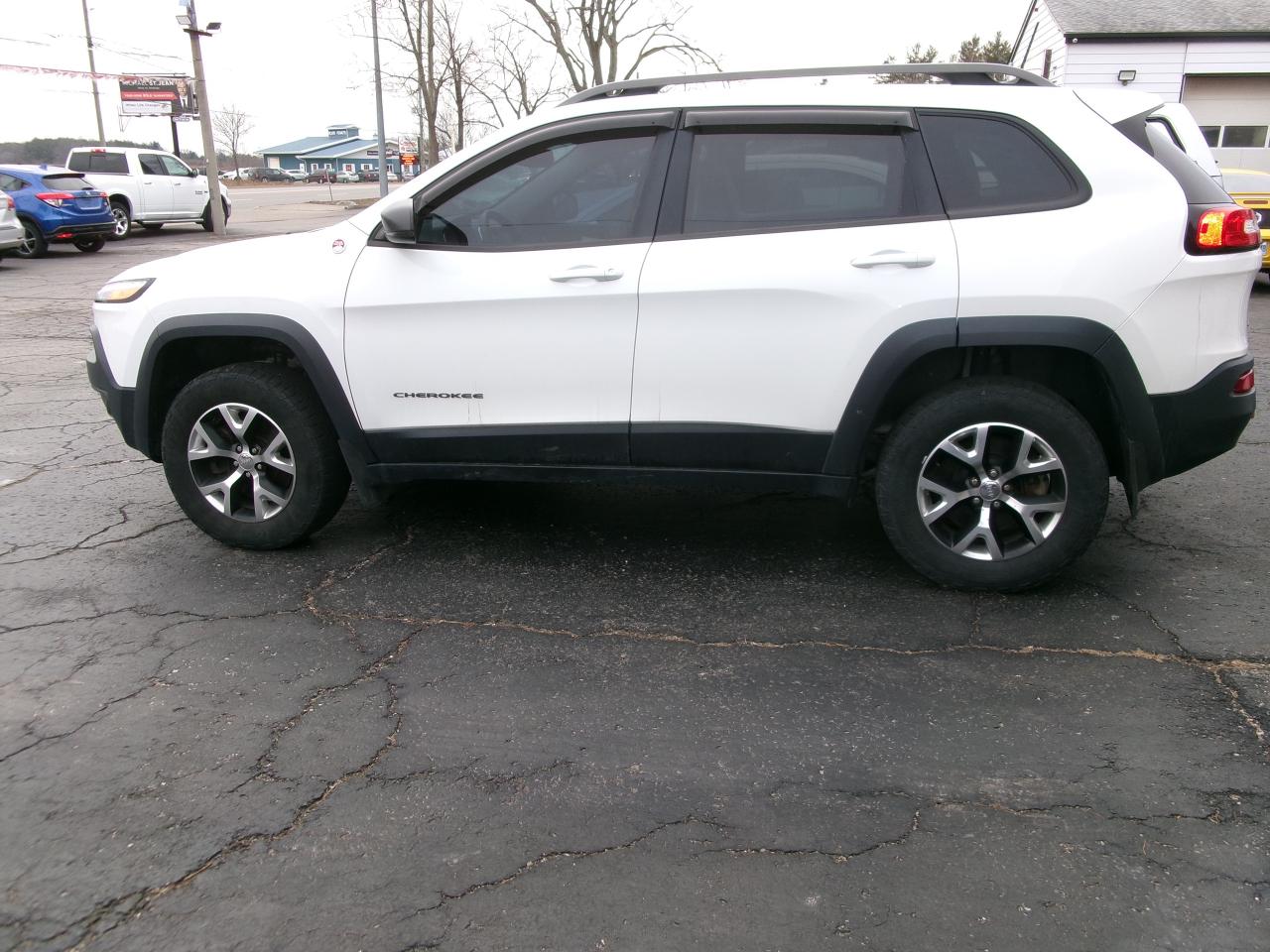 2016 Jeep Cherokee Trailhawk Photo3