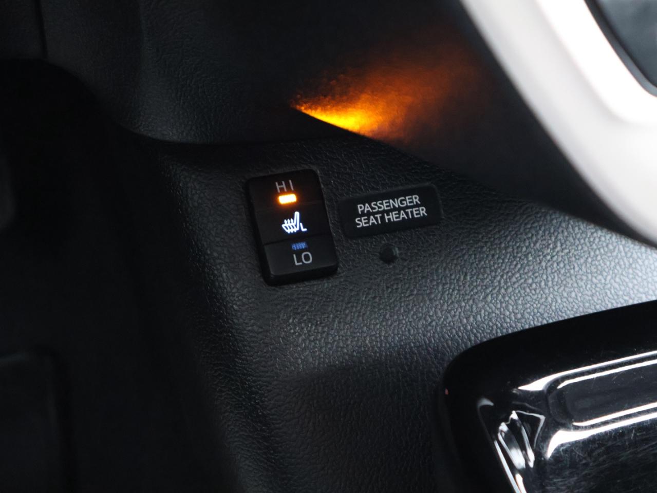 2019 Toyota Prius Prime PREMIUM PLUG-IN CERTIFIED *ACCIDENT FREE*TOYOTA MAINTAIN* NAV CAMERA HEATED SEAT/STEERING LANE DEPARTURE Photo