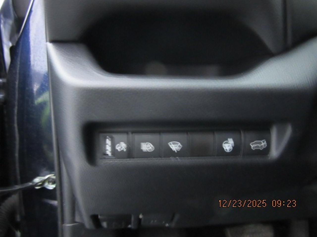 2021 Toyota RAV4 XLE Photo