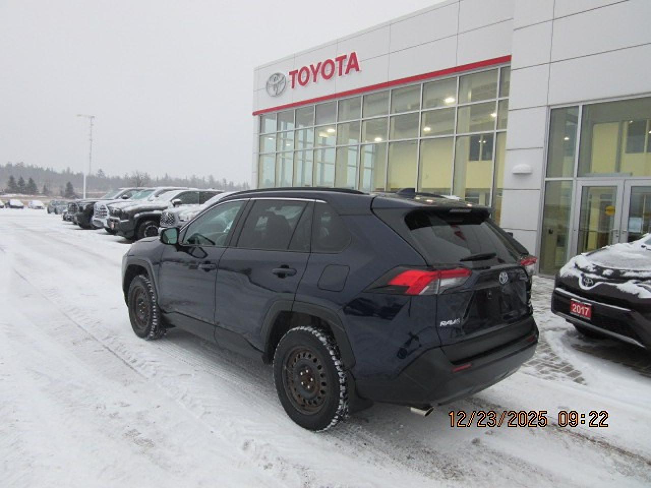 2021 Toyota RAV4 XLE Photo