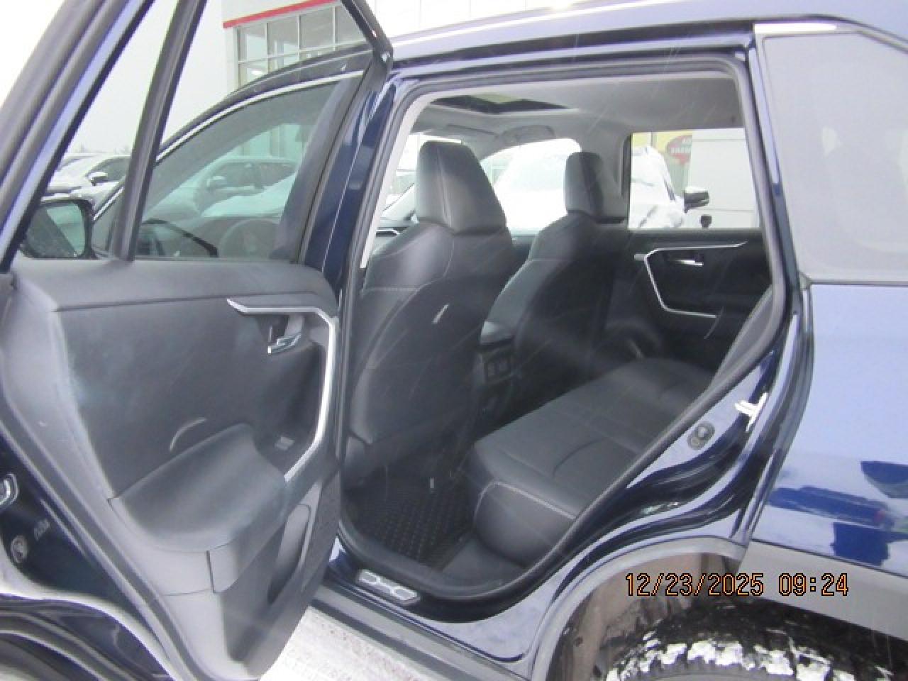 2021 Toyota RAV4 XLE Photo