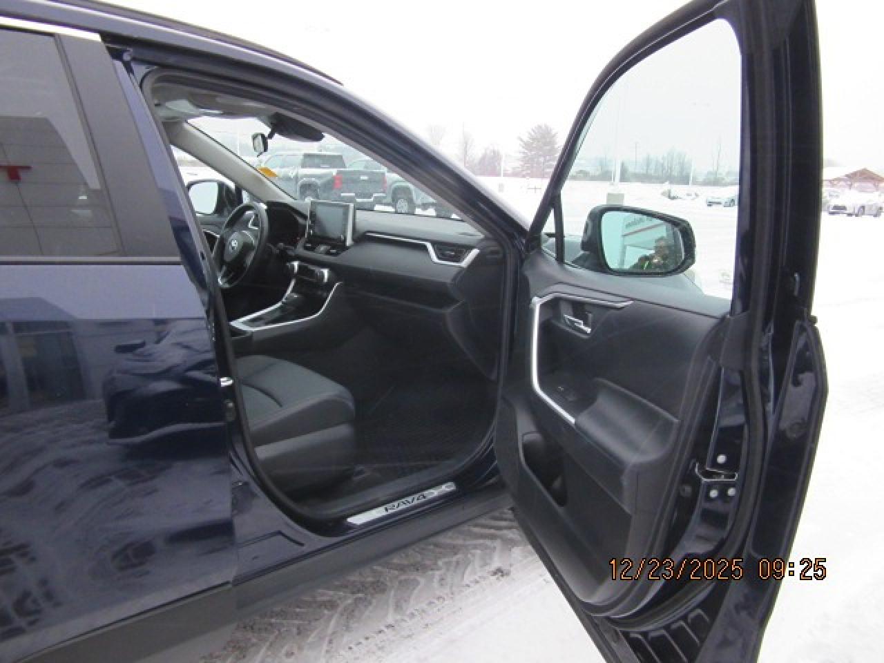 2021 Toyota RAV4 XLE Photo