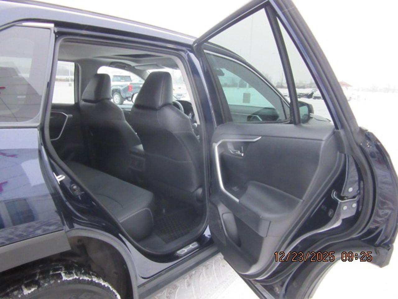 2021 Toyota RAV4 XLE Photo