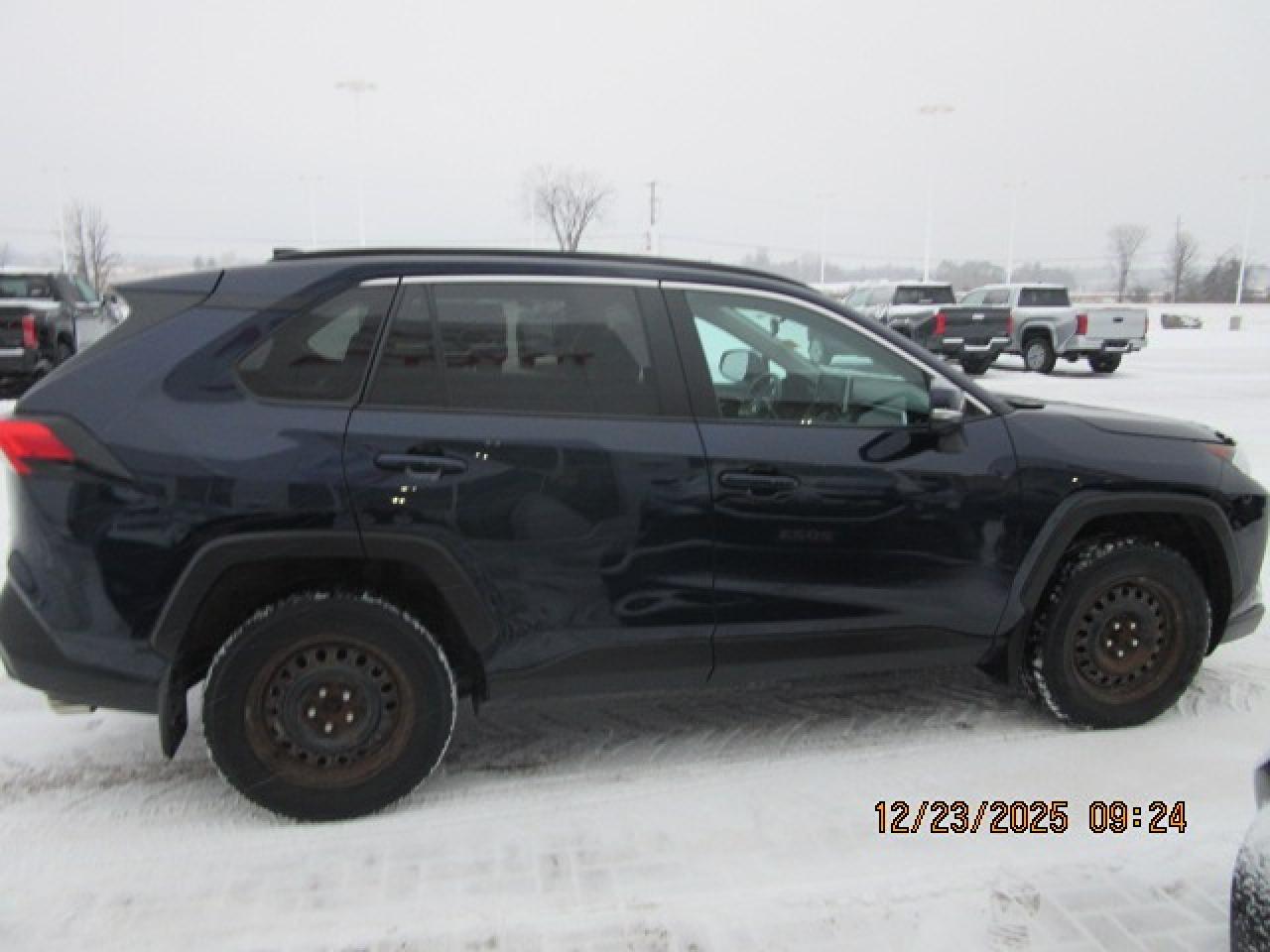 2021 Toyota RAV4 XLE Photo