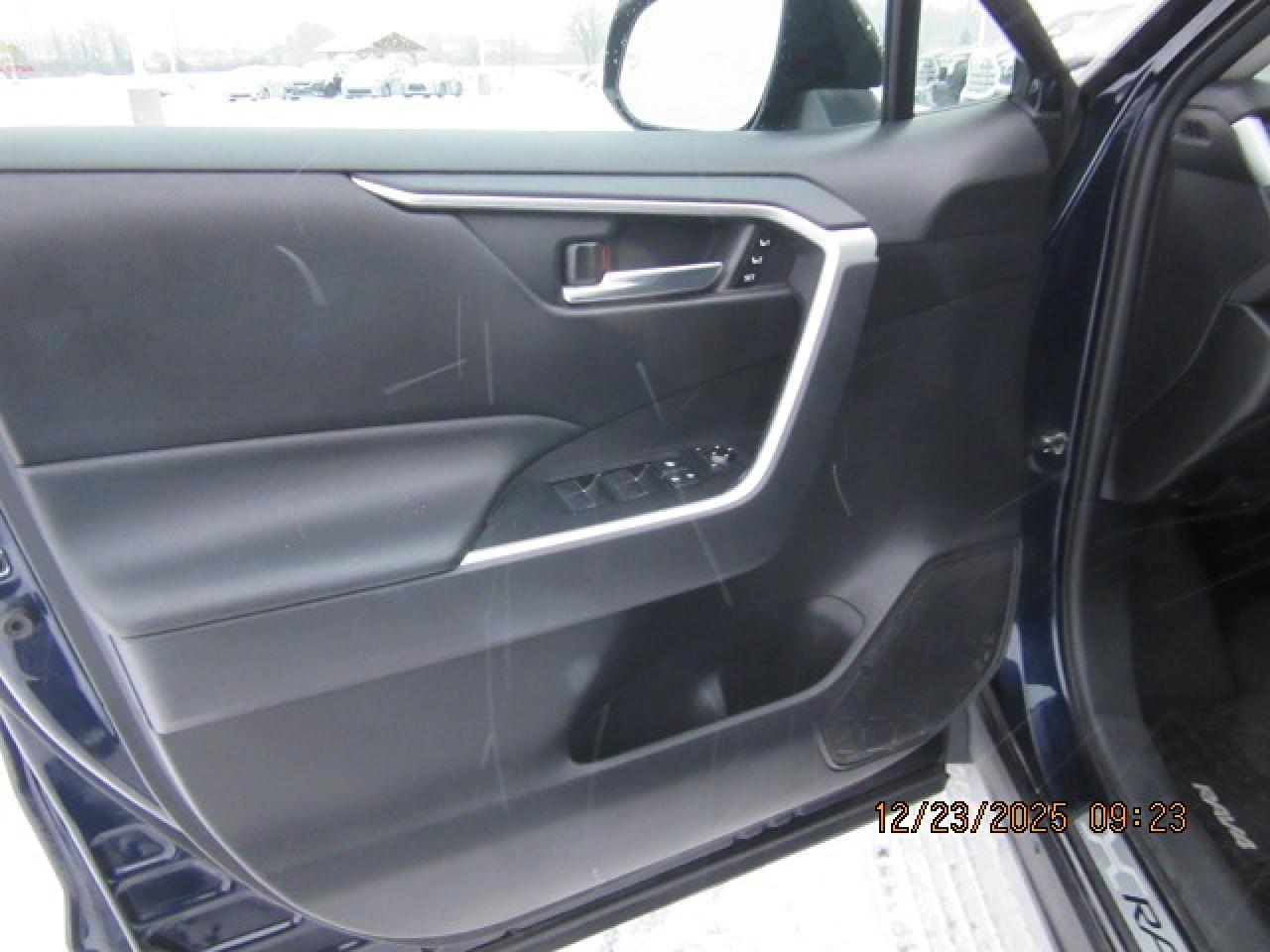 2021 Toyota RAV4 XLE Photo