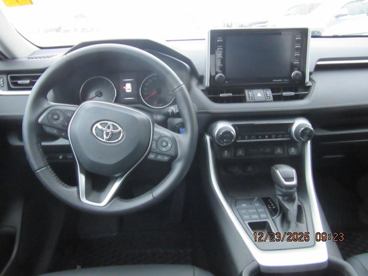2021 Toyota RAV4 XLE Photo