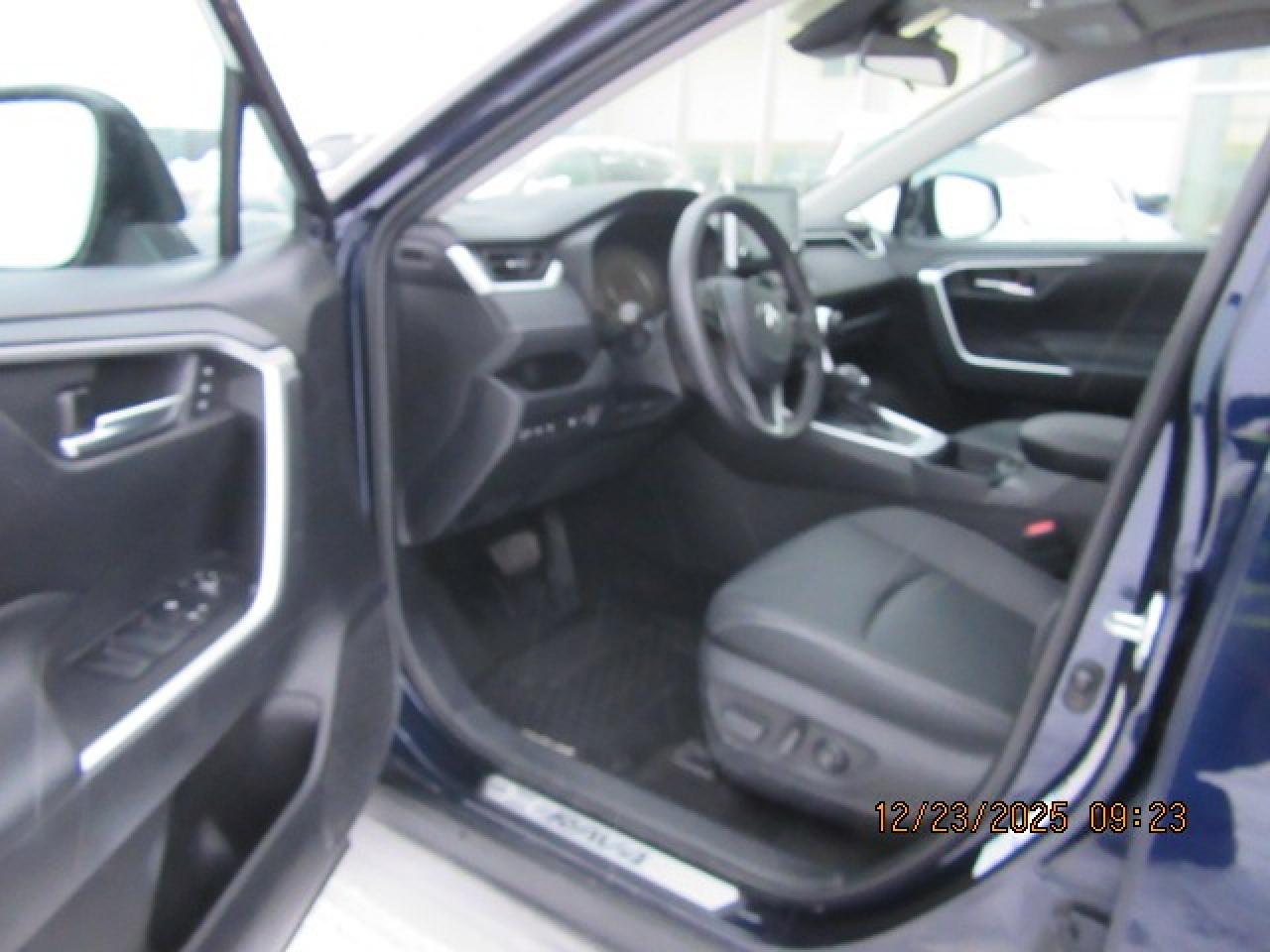 2021 Toyota RAV4 XLE Photo