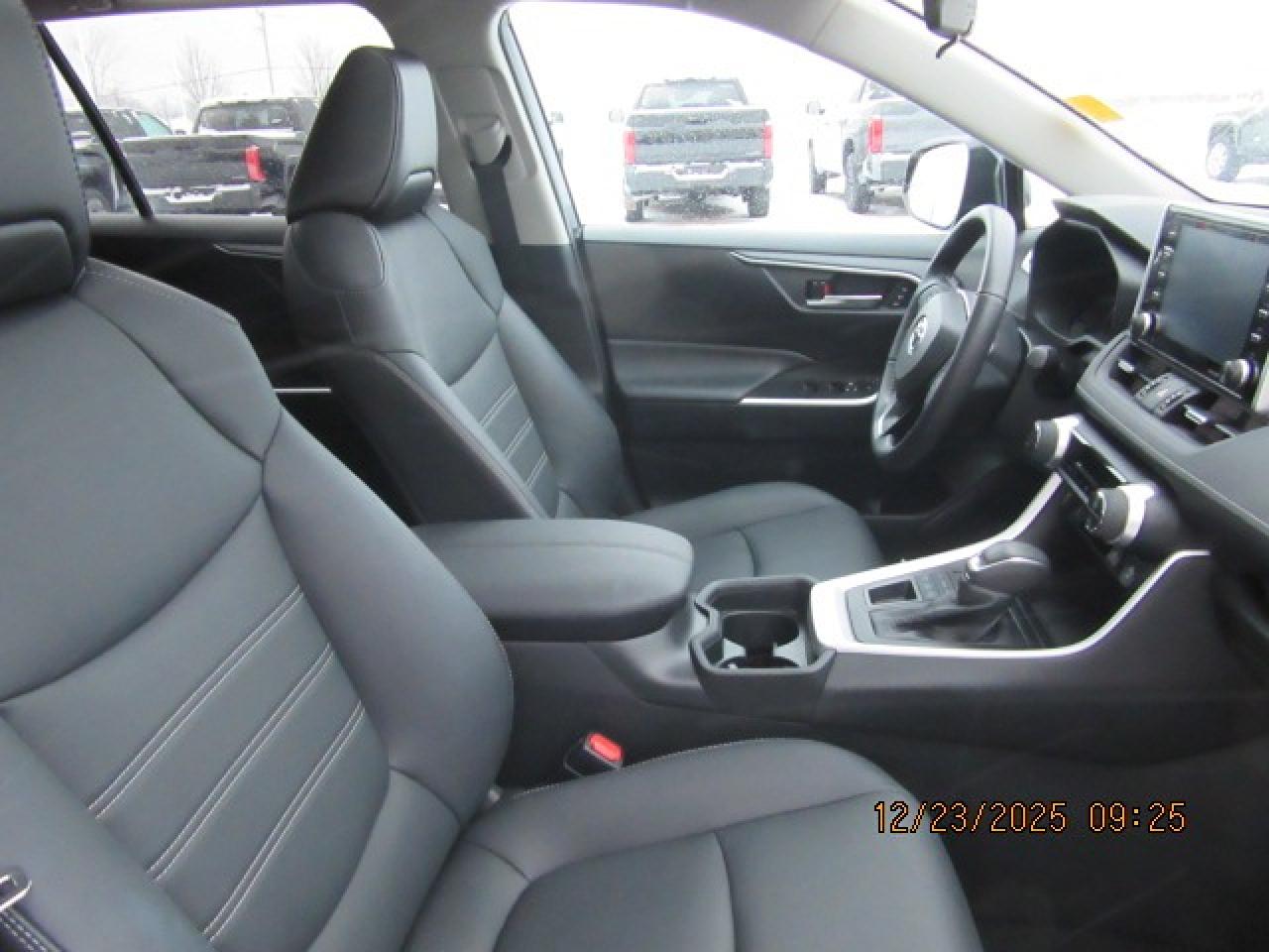 2021 Toyota RAV4 XLE Photo