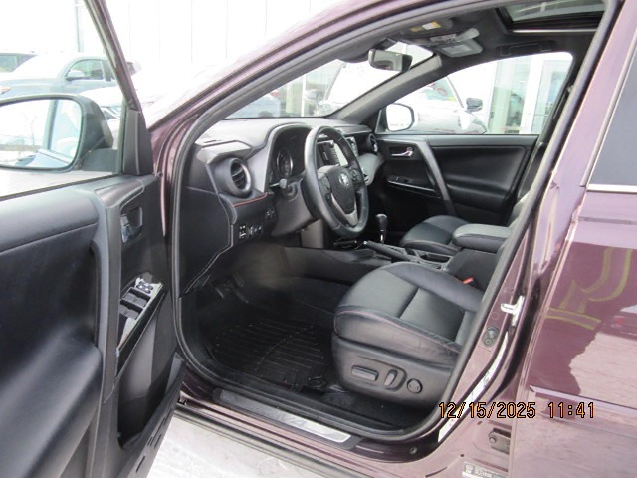 2017 Toyota RAV4 se Photo