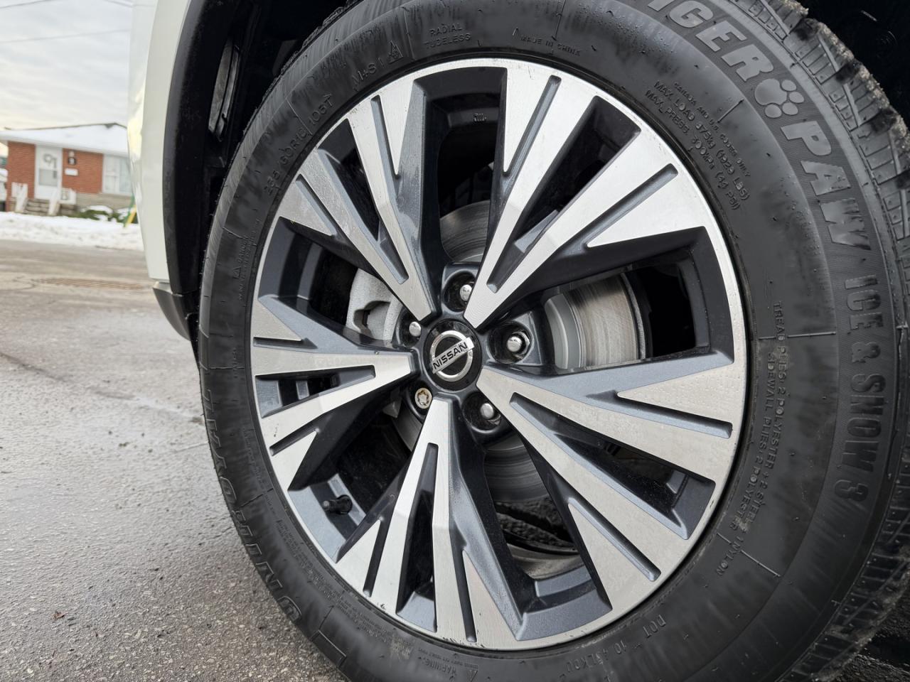 2021 Nissan Rogue SV Photo