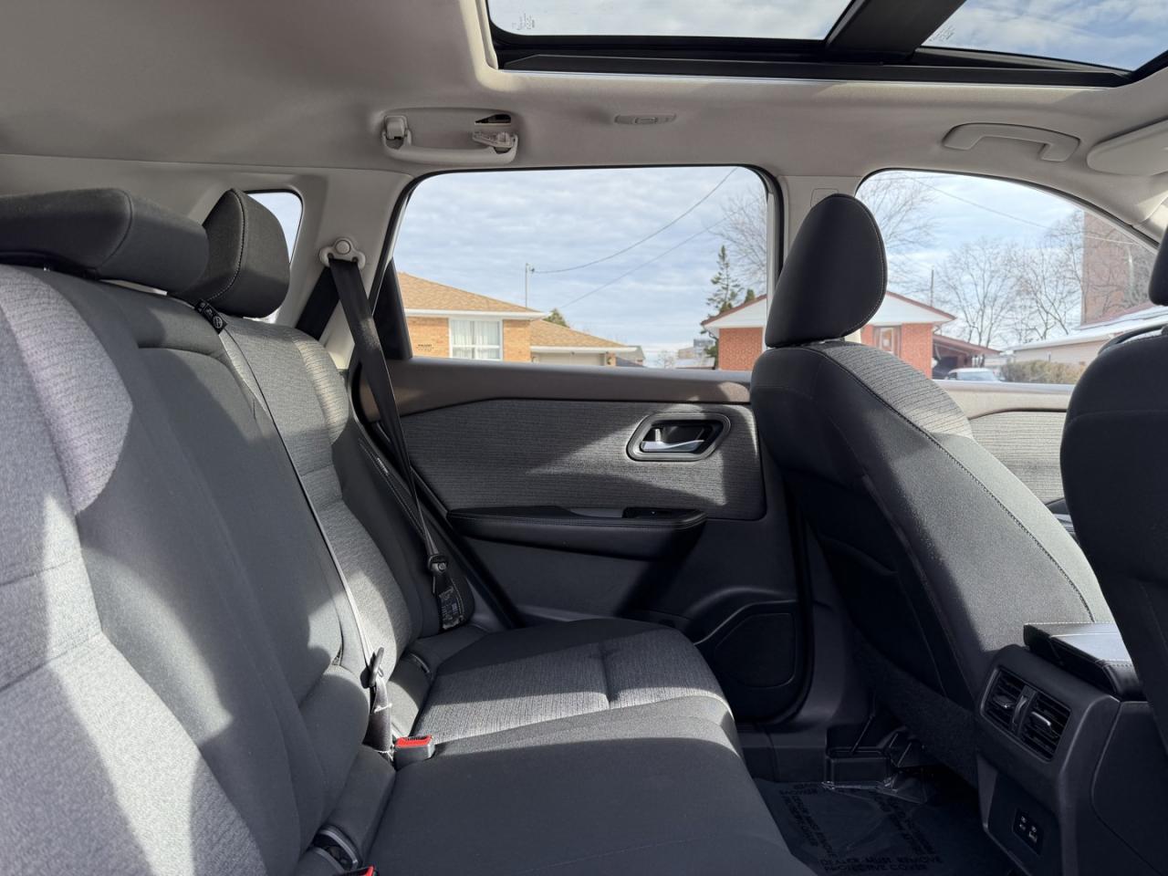 2021 Nissan Rogue SV Photo