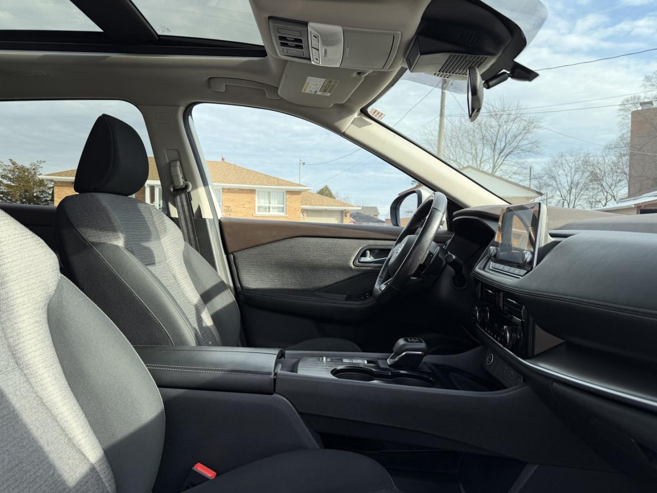 2021 Nissan Rogue SV Photo