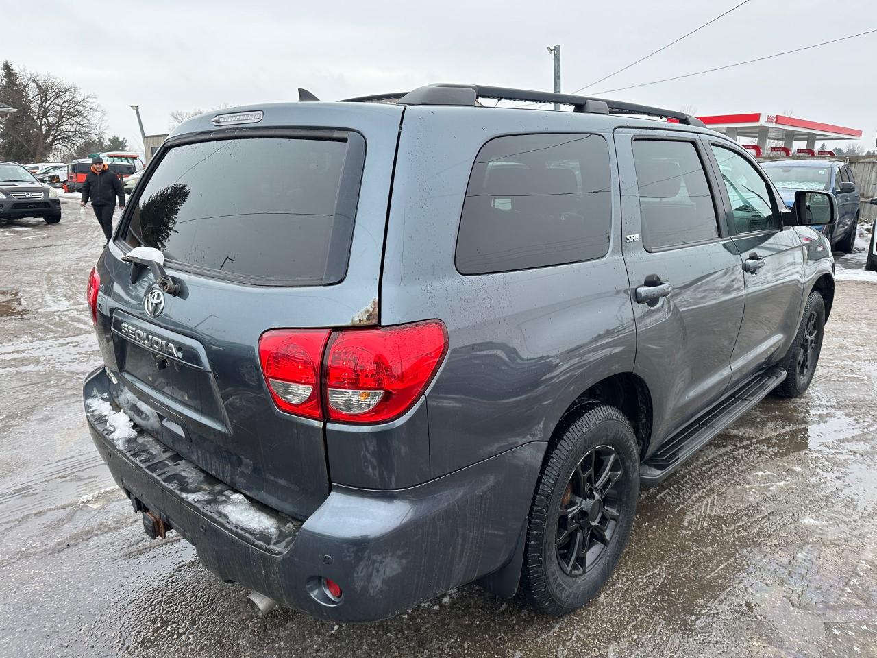 2010 Toyota Sequoia SR5, 4X4, 4.6L V8, 8 PASSENGER, RUNS WELL, AS IS Photo4