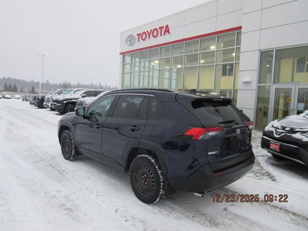2021 Toyota RAV4 XLE Photo2