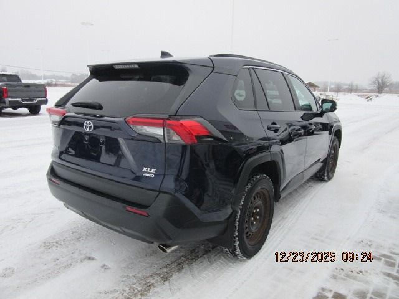 2021 Toyota RAV4 XLE Photo