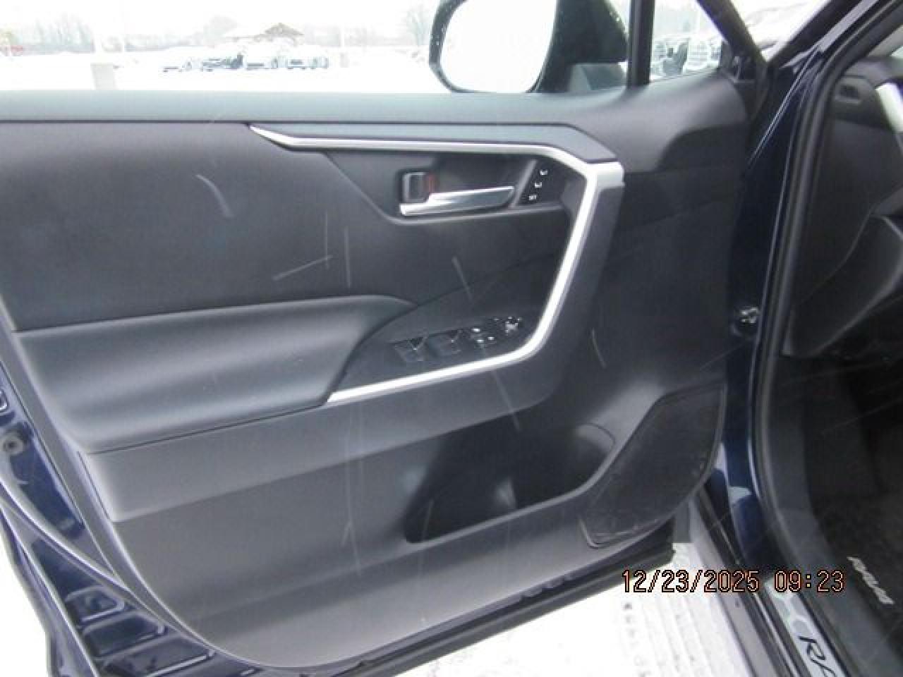 2021 Toyota RAV4 XLE Photo