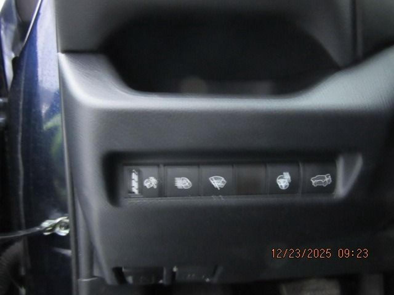 2021 Toyota RAV4 XLE Photo