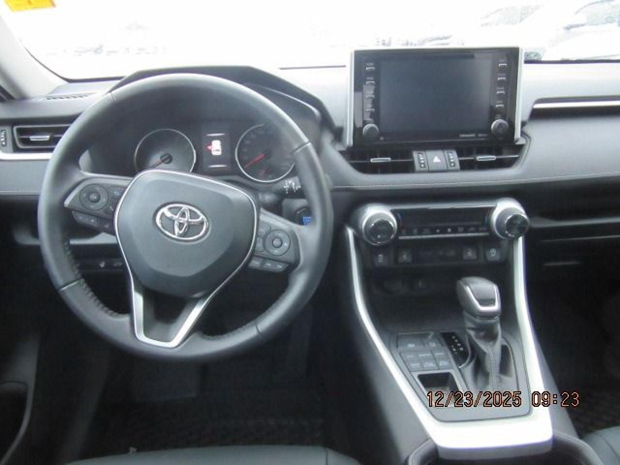 2021 Toyota RAV4 XLE Photo