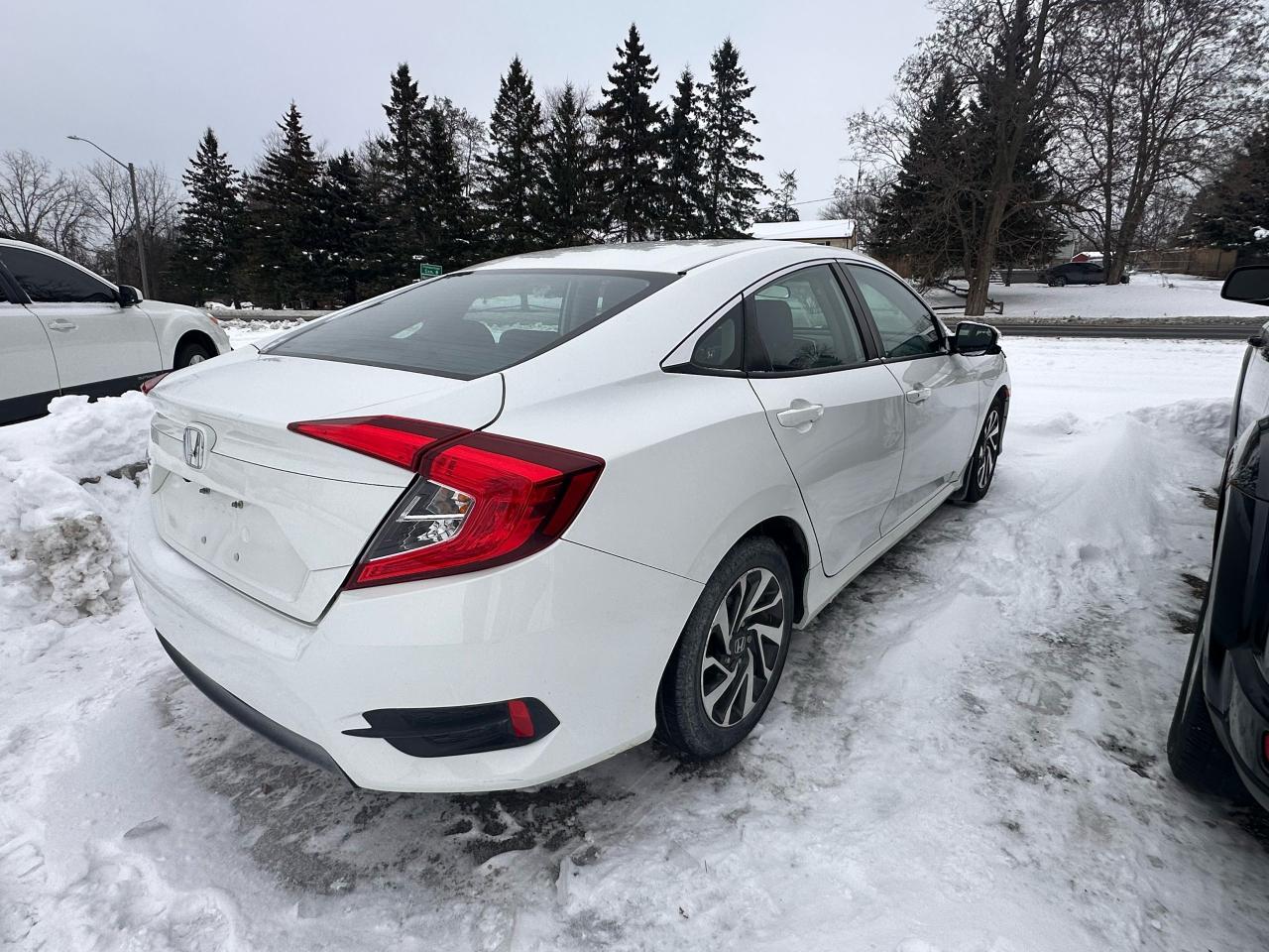 2018 Honda Civic EX Photo2