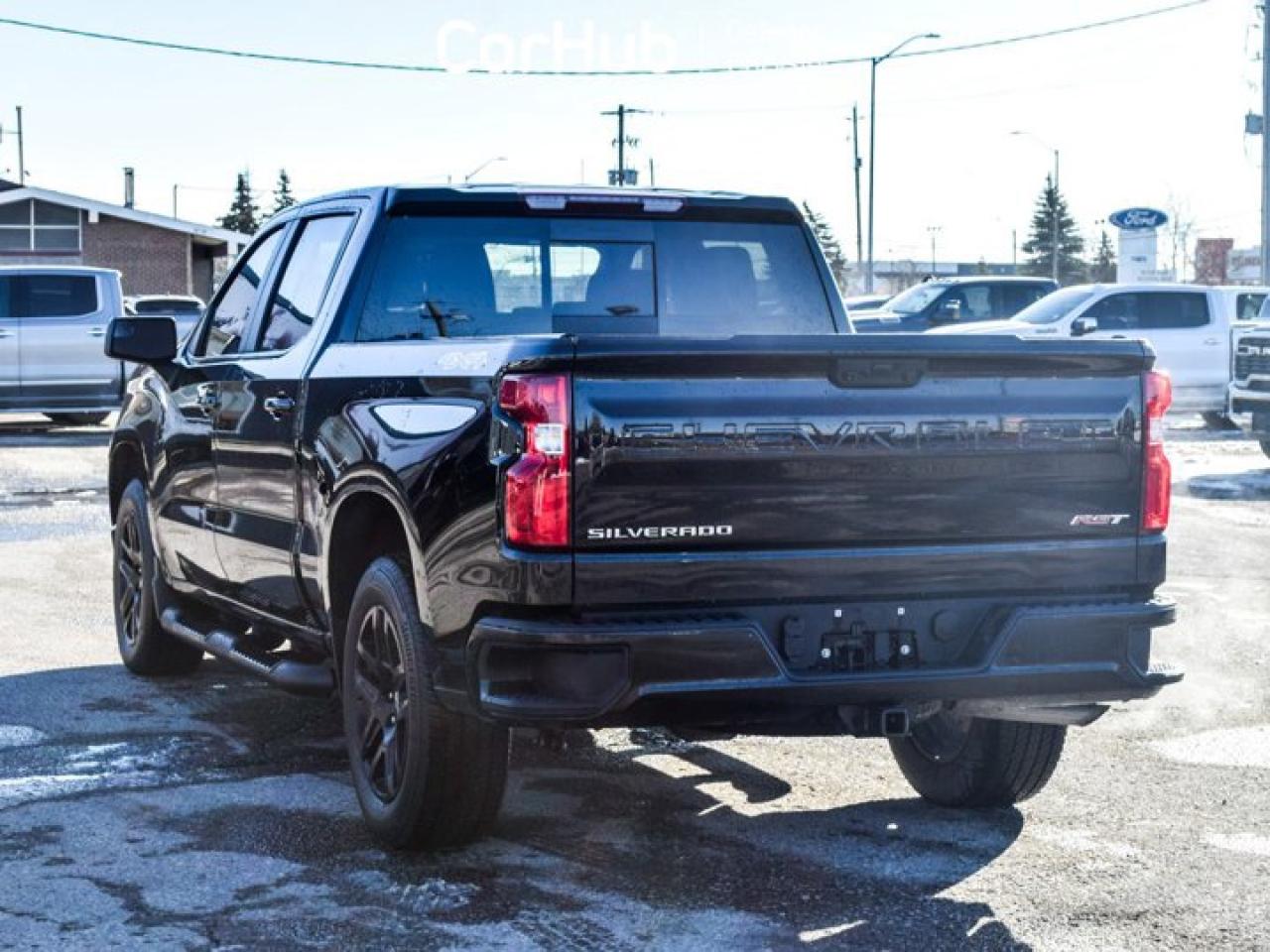 2024 Chevrolet Silverado 1500 RST 4WD Crew Cab 147"5.3L Leather  5 passengers with captain chair Photo