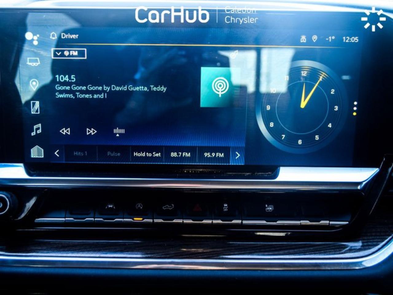 2024 Chevrolet Silverado 1500 RST 4WD Crew Cab 147"5.3L Leather  5 passengers with captain chair Photo