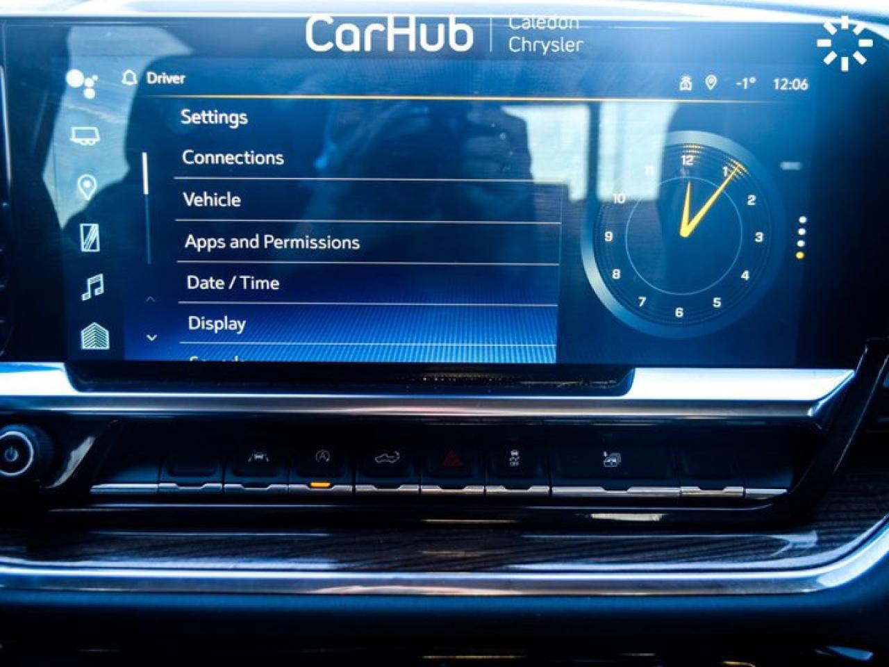 2024 Chevrolet Silverado 1500 RST 4WD Crew Cab 147"5.3L Leather  5 passengers with captain chair Photo