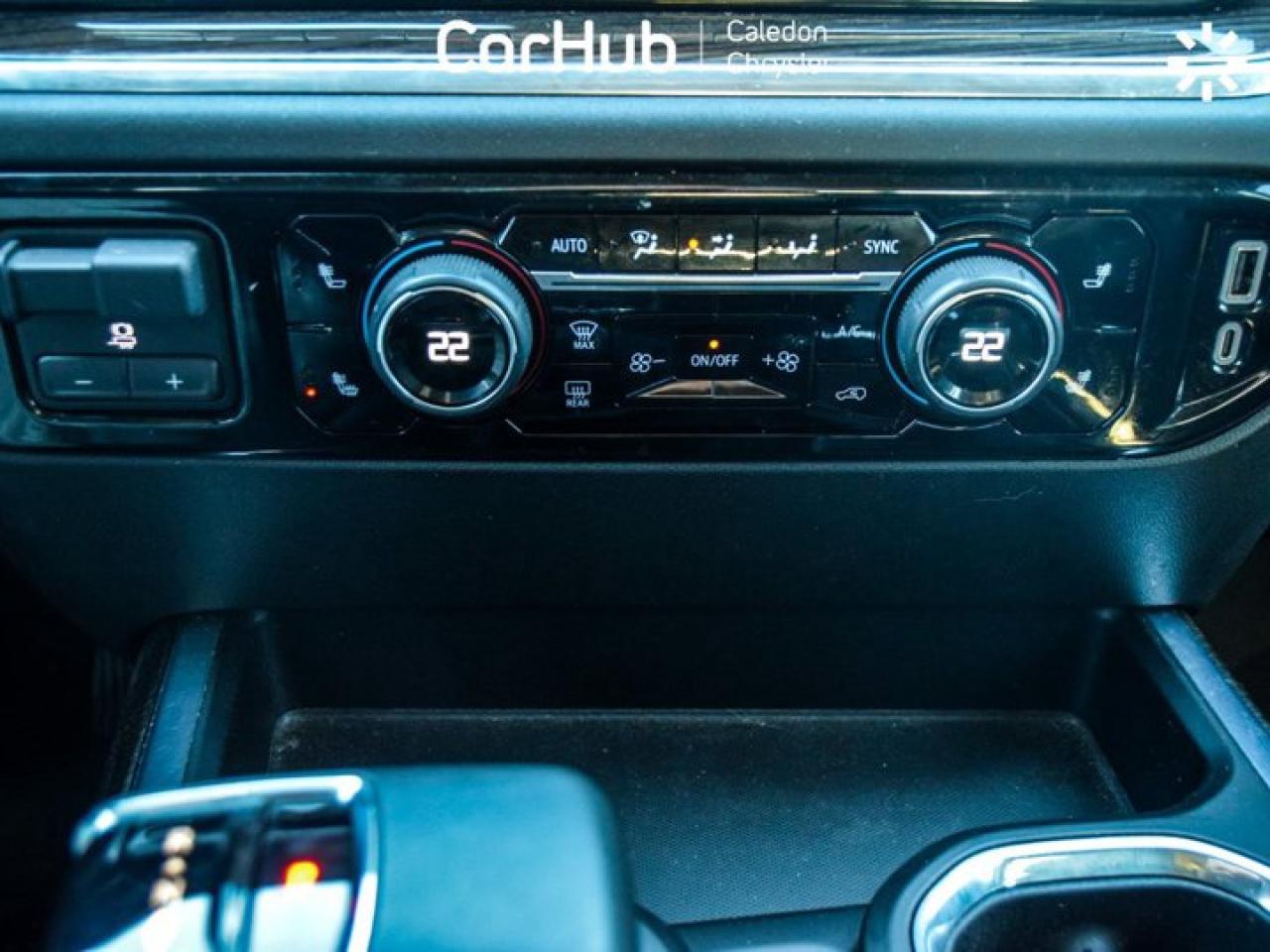 2024 Chevrolet Silverado 1500 RST 4WD Crew Cab 147"5.3L Leather  5 passengers with captain chair Photo