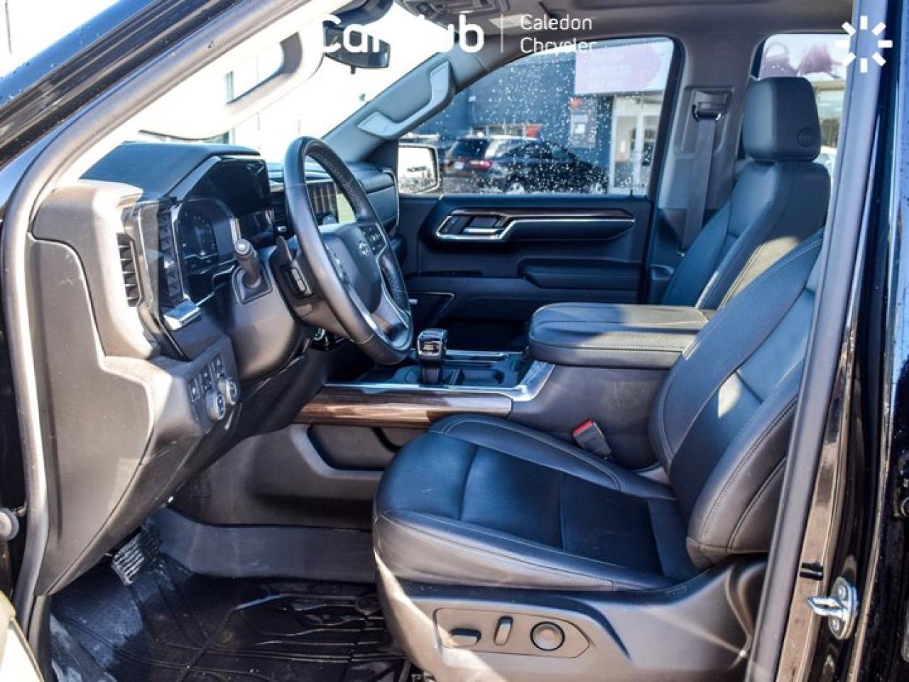 2024 Chevrolet Silverado 1500 RST 4WD Crew Cab 147"5.3L Leather  5 passengers with captain chair Photo