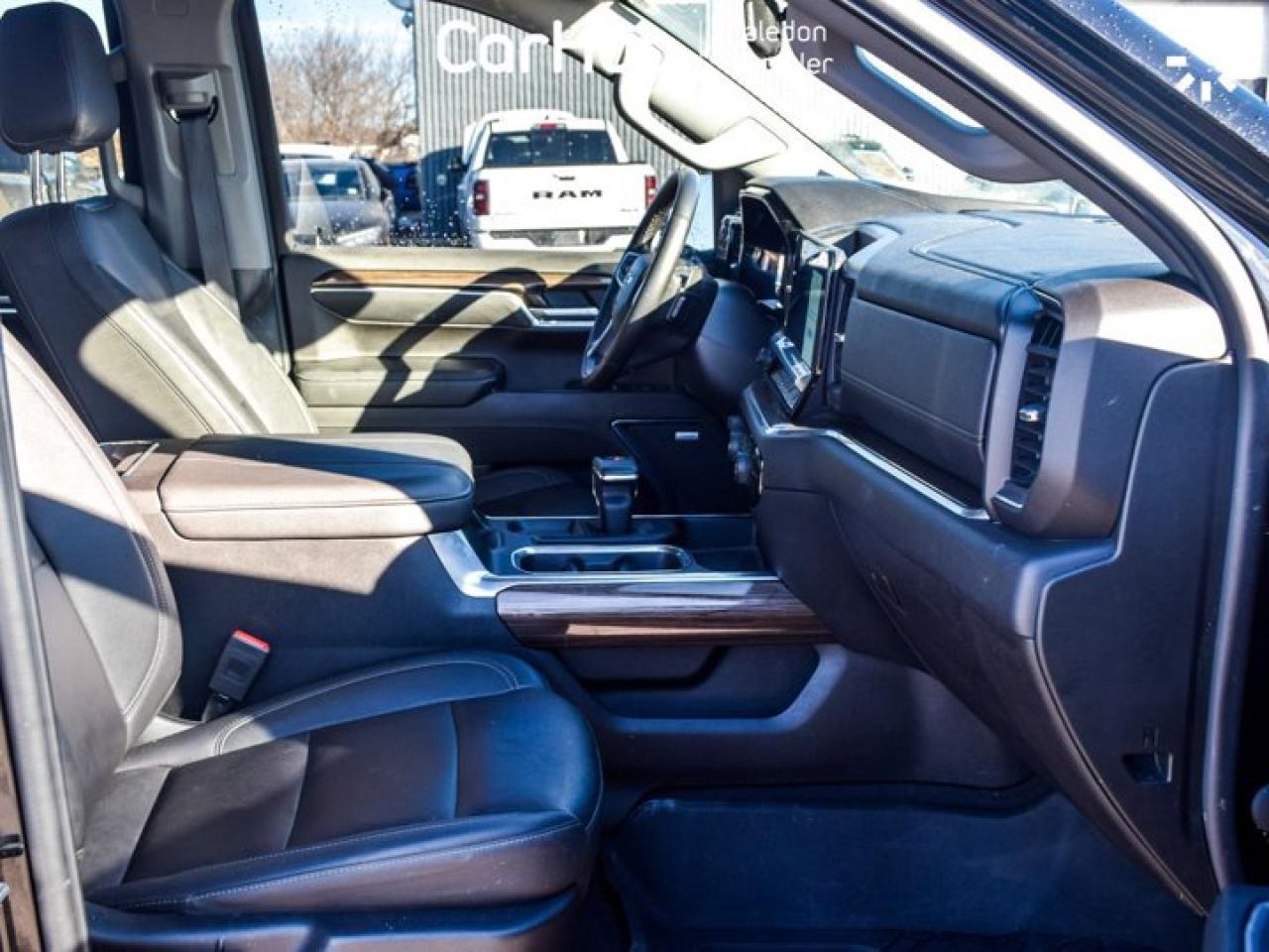 2024 Chevrolet Silverado 1500 RST 4WD Crew Cab 147"5.3L Leather  5 passengers with captain chair Photo