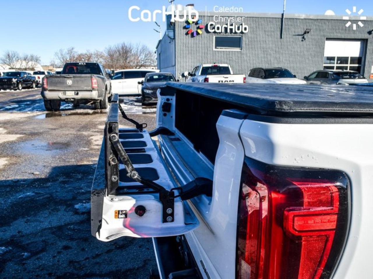 2023 GMC Sierra 1500 Denali 4WD Crew Cab 147" 5.3L Leather Multi Pro TailGate  5 passengers with captain chair Photo