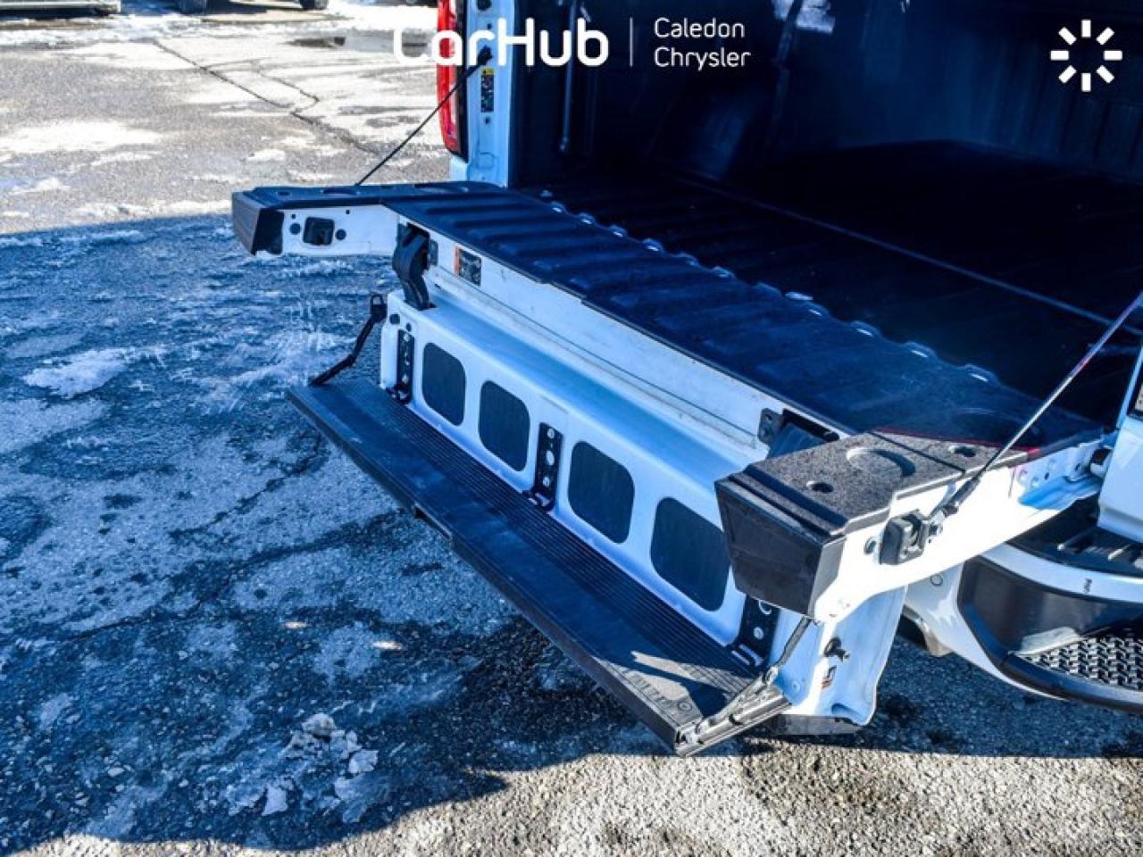 2023 GMC Sierra 1500 Denali 4WD Crew Cab 147" 5.3L Leather Multi Pro TailGate  5 passengers with captain chair Photo