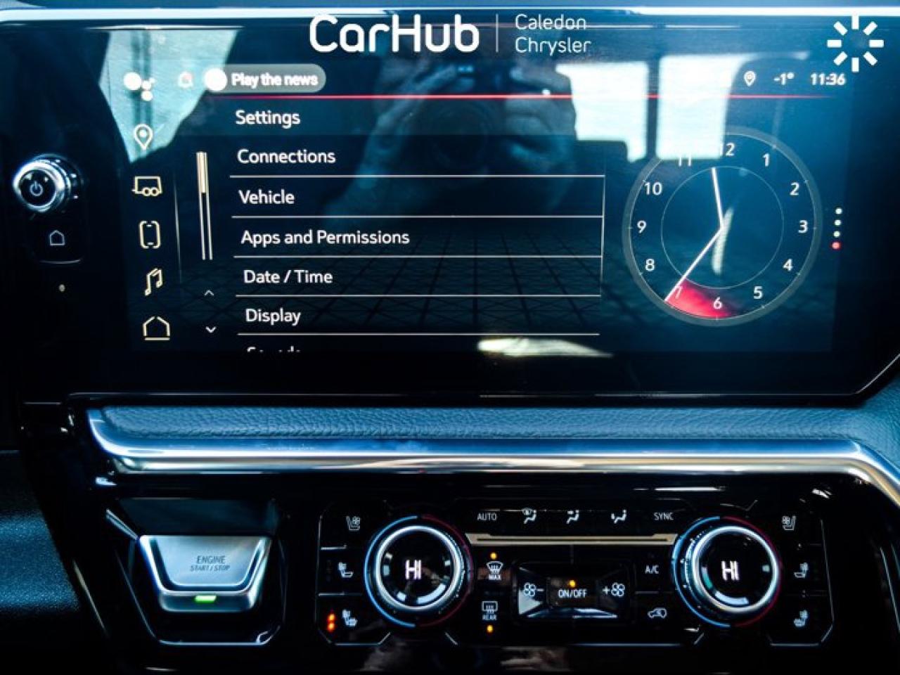 2023 GMC Sierra 1500 Denali 4WD Crew Cab 147" 5.3L Leather Multi Pro TailGate  5 passengers with captain chair Photo