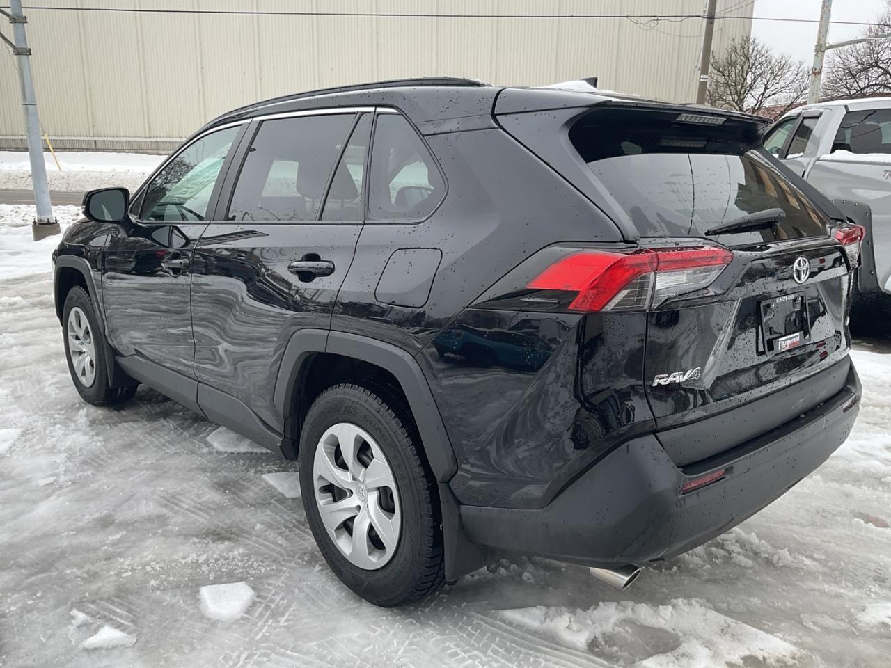 2021 Toyota RAV4 LE - BACK-UP CAM! BSM! SAFETY SENSE! Photo4